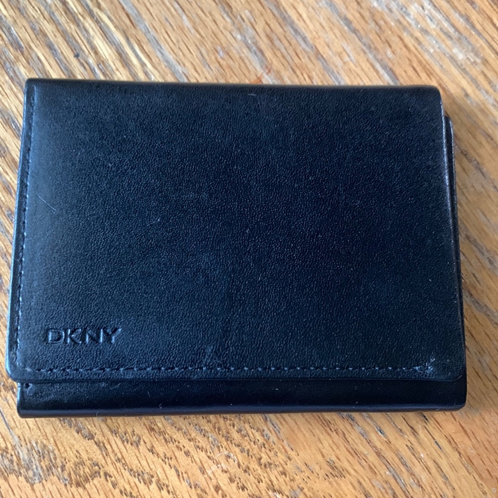 DKNY Men’s Black Leather Wallet like new